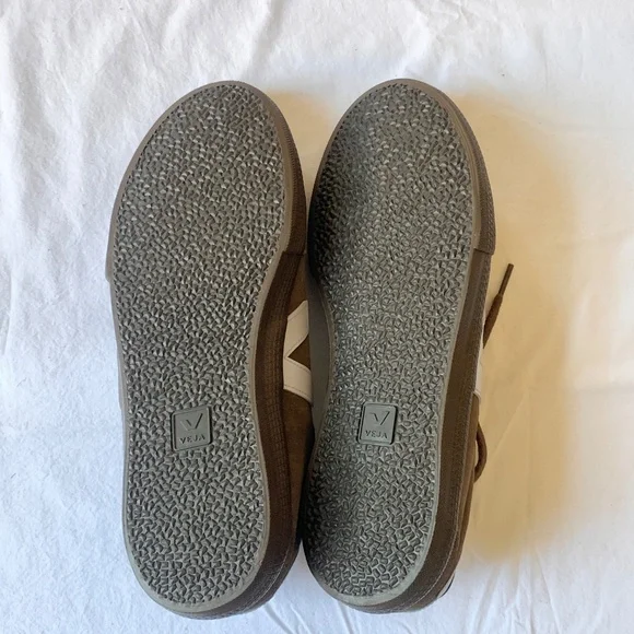 VEJA Volley Suede Sneakers in Eagle Swan 10 NEW